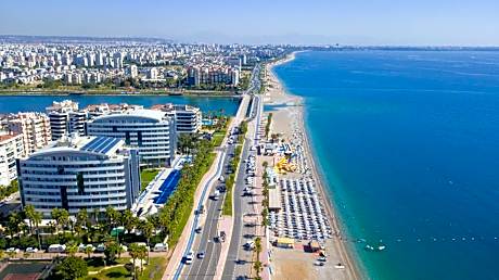 Porto Bello Hotel Resort & Spa