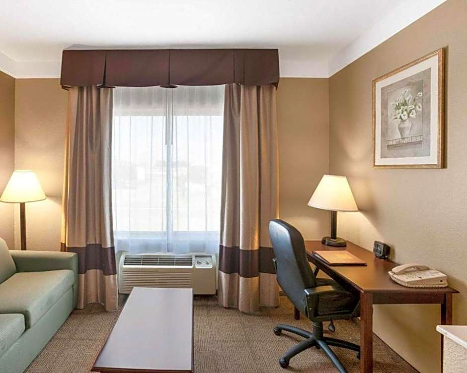 Comfort Suites Plainview