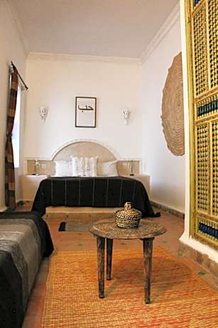 Deluxe Double Room (2 Adults + 1 Child)