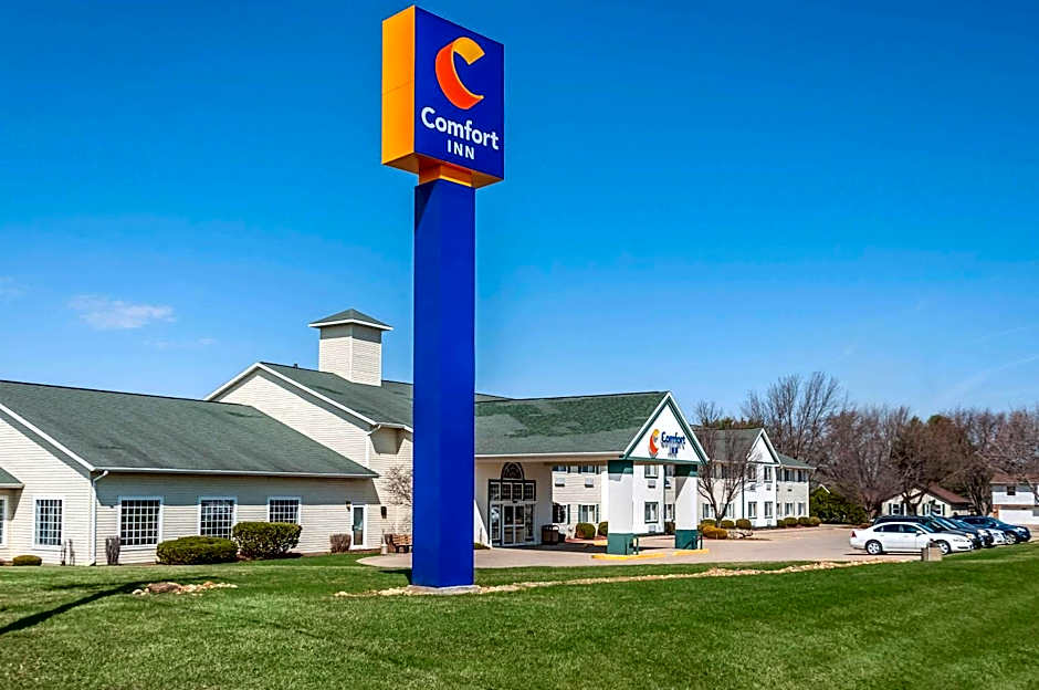 Comfort Inn Dyersville Near Field of Dreams