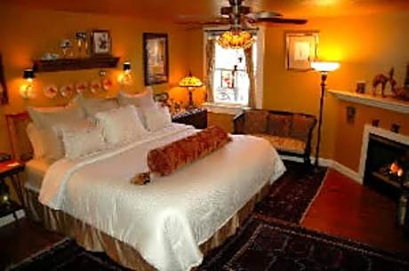 King Bed - Hollywood Room