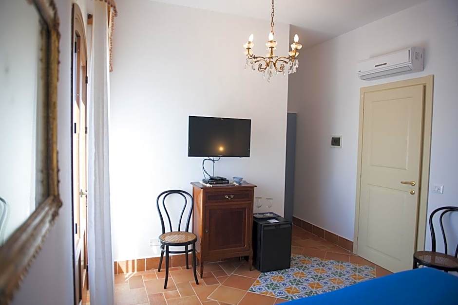 Zdjęcie 1 z 4 — 1 Double Bed or 2 Beds, Balcony