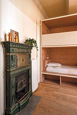 Bed in 8-Bed Mixed Dormitory Room