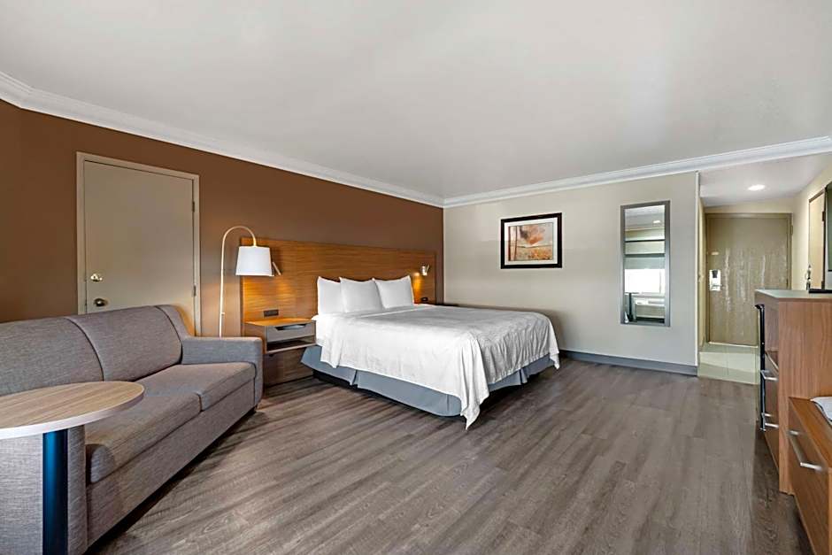 Best Western Plus Newport Mesa Inn