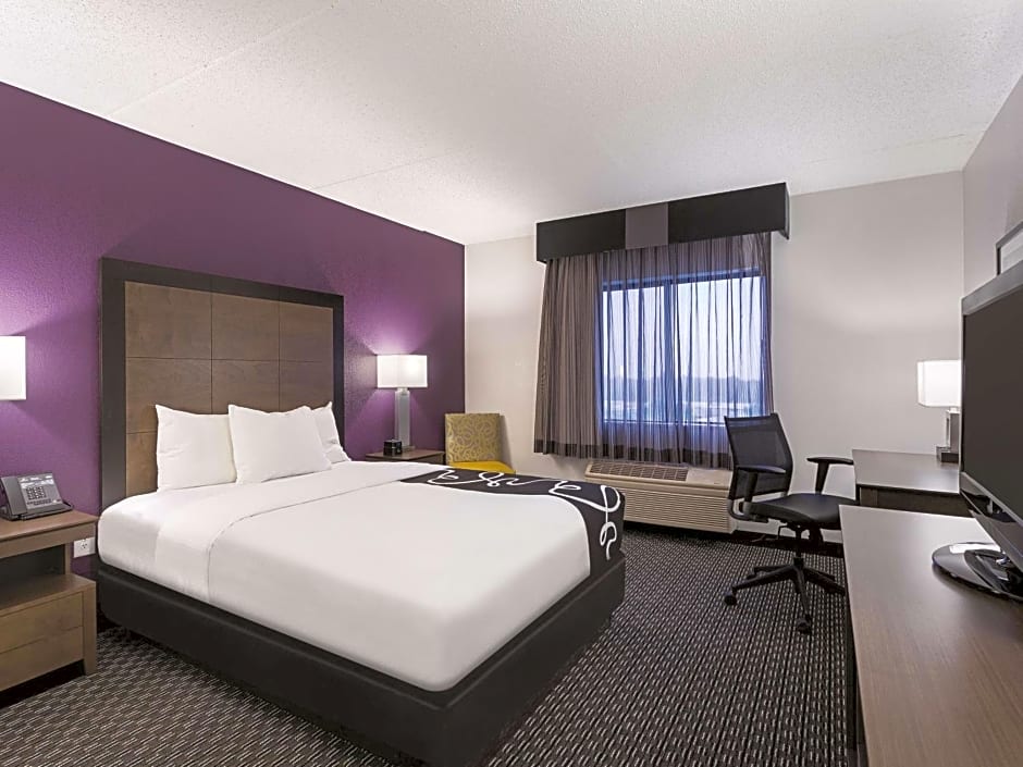 La Quinta Inn & Suites by Wyndham Baltimore Bwi Airport