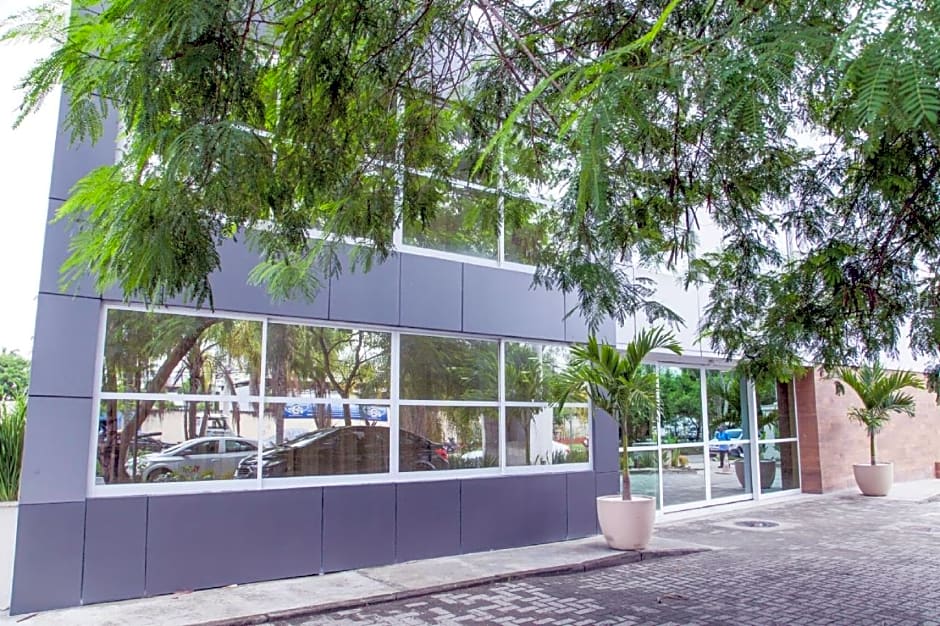 ATH Hotel - Americas Townhouse