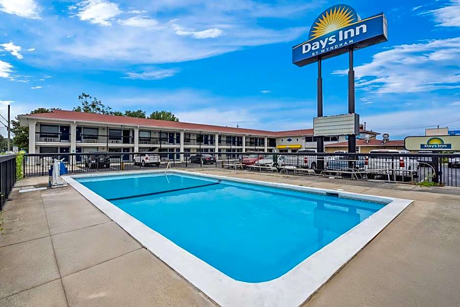 Days Inn by Wyndham Jacksonville NC