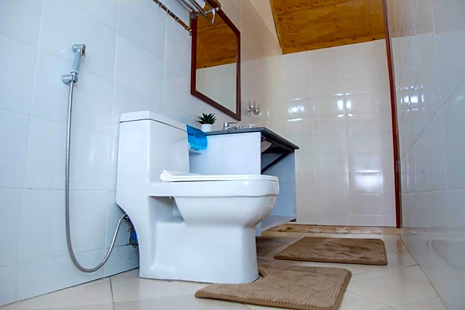 Shose Farmhouse Chalets & Campsite