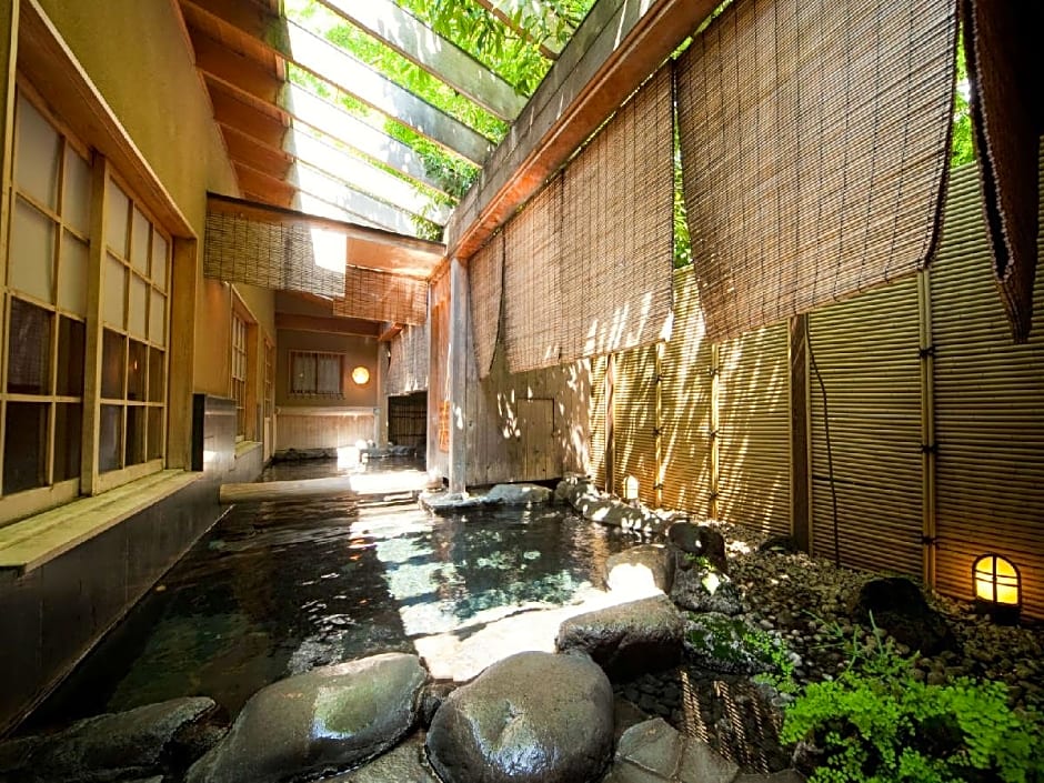 Yufuin Kutsurogi No Yado Nanakawa