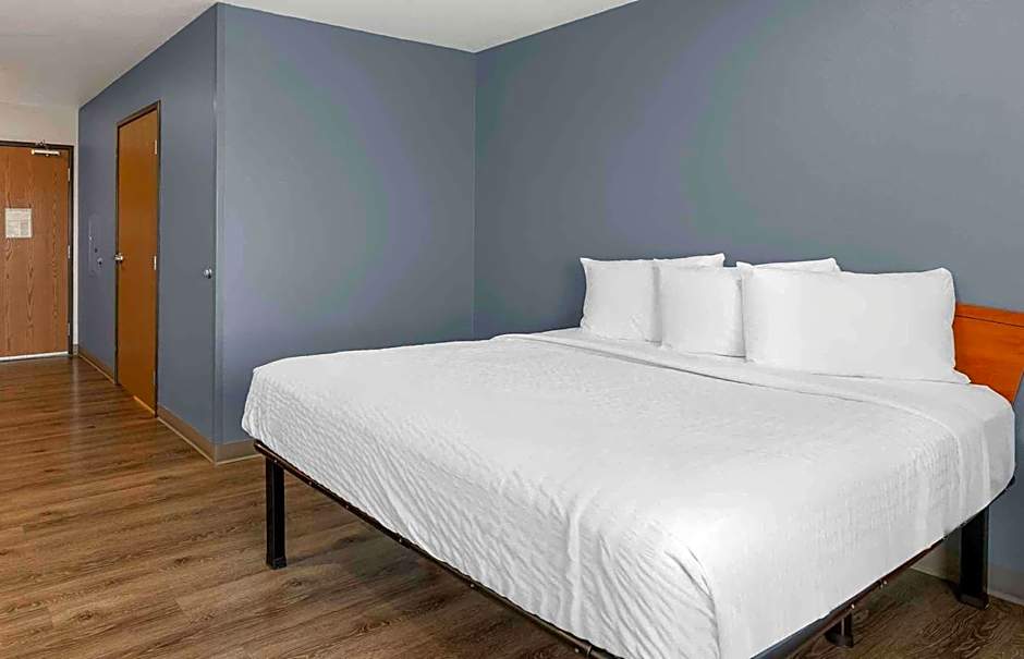 Extended Stay America Select Suites - Cleveland - Airport