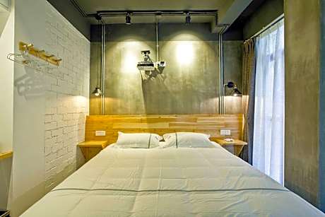 Watch The Moon King Size Room(401)