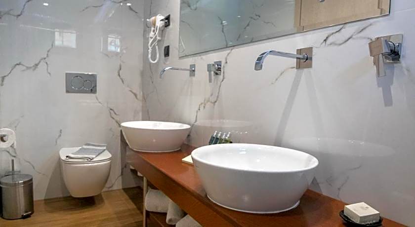 Aianteion Bay Luxury Hotel & Suites