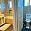 Cheerful 4 Bedrooms With Free Parking