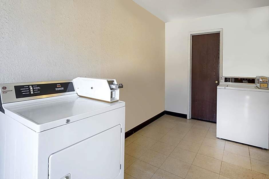 Super 8 by Wyndham Evanston