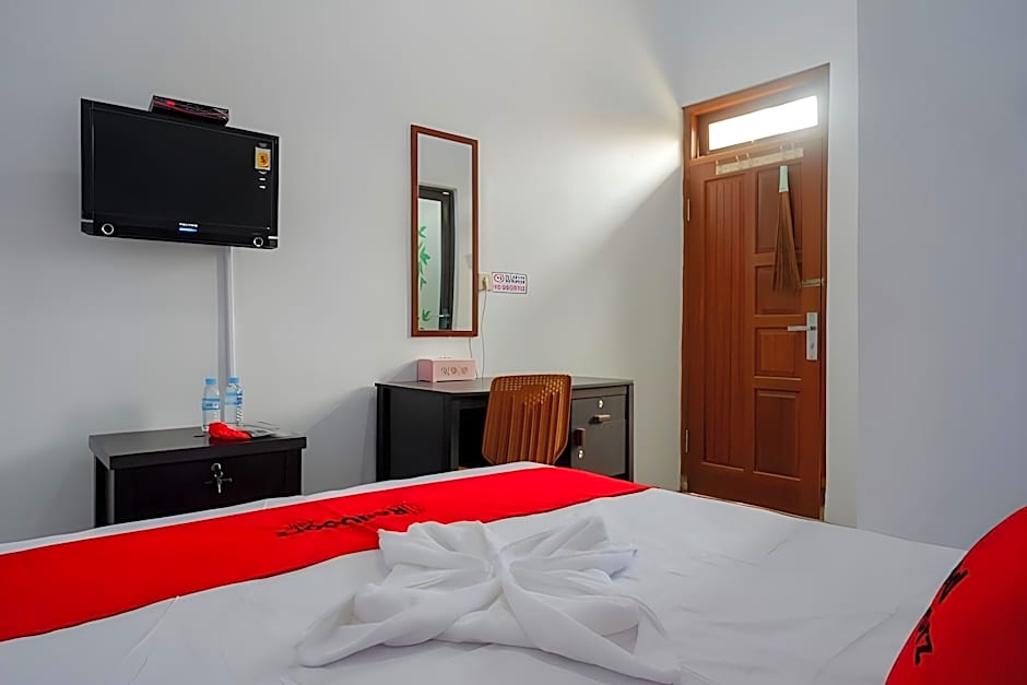 RedDoorz Syariah near Alun Alun Balai Kota Tegal