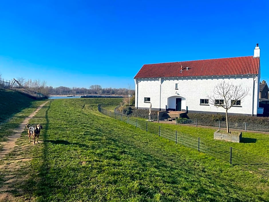 B&B Pompgebouw aan de Rijn