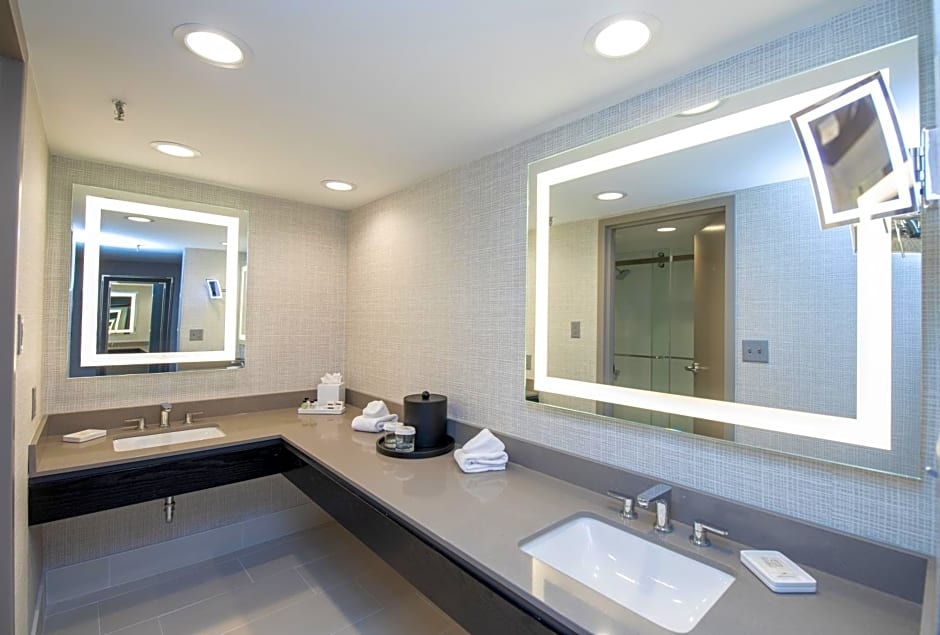 Crowne Plaza Providence-Warwick (Airport) by IHG