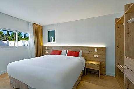 Apartment (2 Adults + 2 Children)