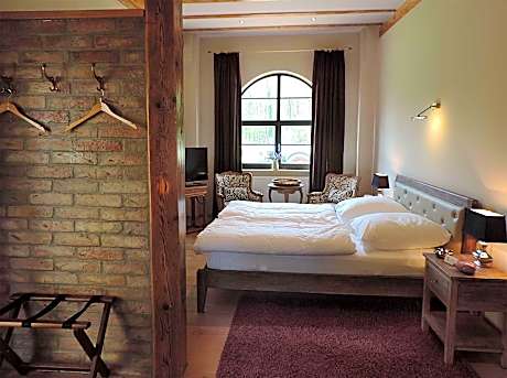 Deluxe Double Room with Shower