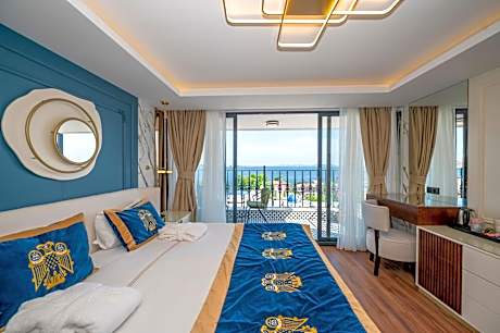 Penthouse Suite - Balcony with Sea View