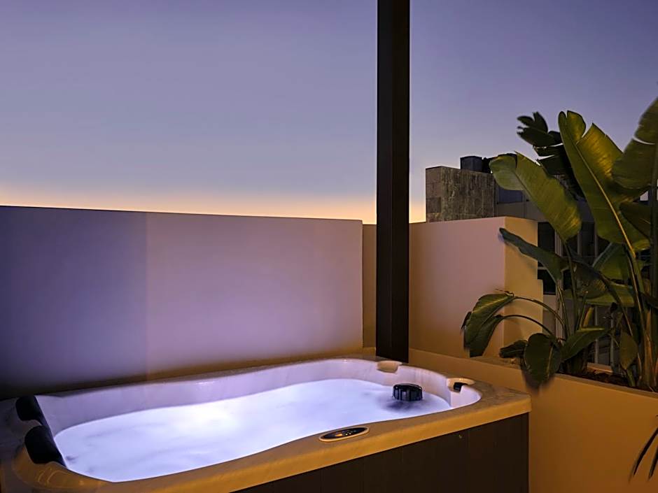 Nur Edge Aparthotel - Acropolis Skyline