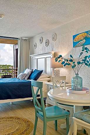 Aloha Hibiscus Room,Sunset Views - Hawaiian Inn Beach Resort