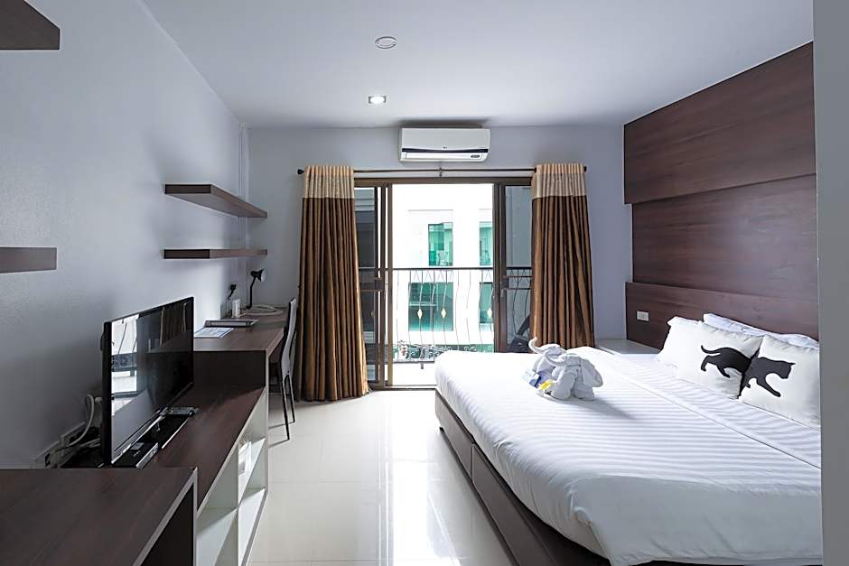 Bed by City Surawong Patpong