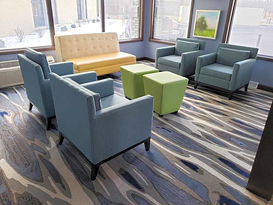 Days Inn & Suites by Wyndham Merrillville