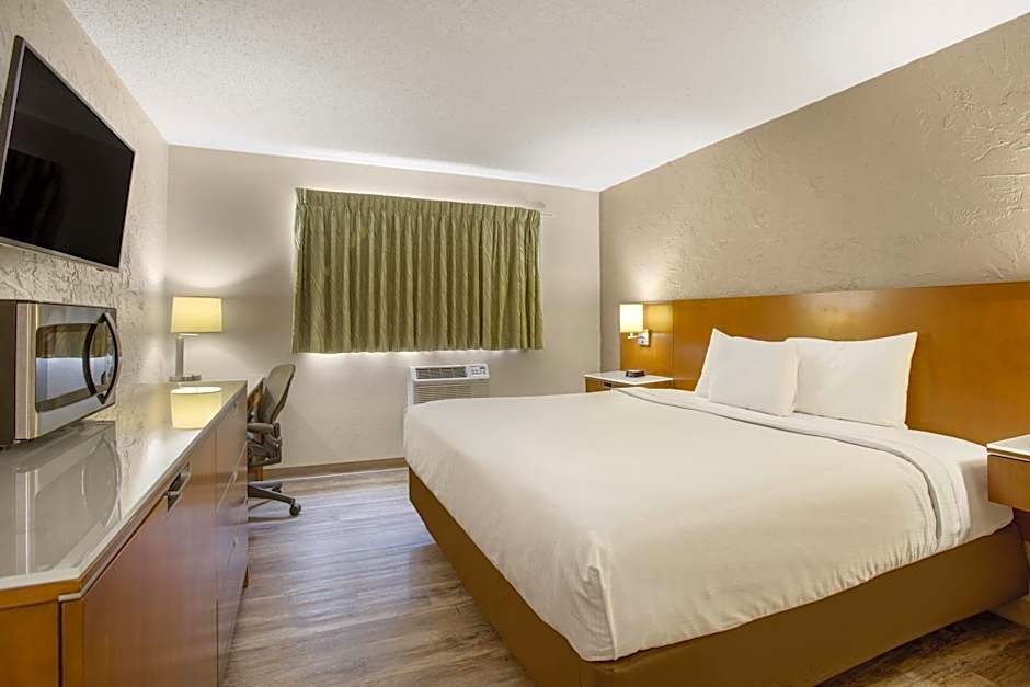 Rodeway Inn & Suites Grand Rapids Southeast