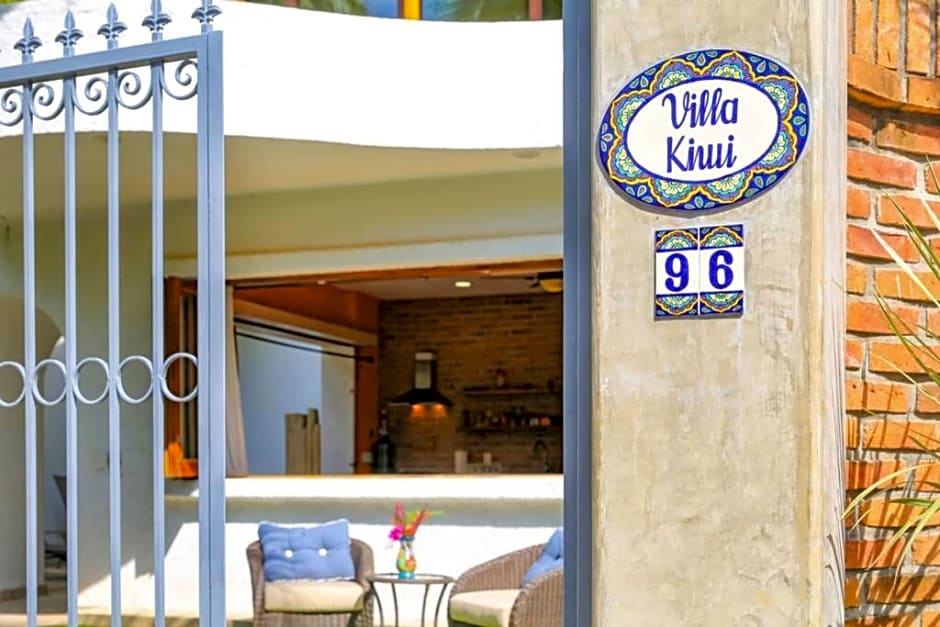 Villa Kiwi. Huge Pool, Steps To Town n Beach. 6 plus BRM 7.5 BTH 3 KCN