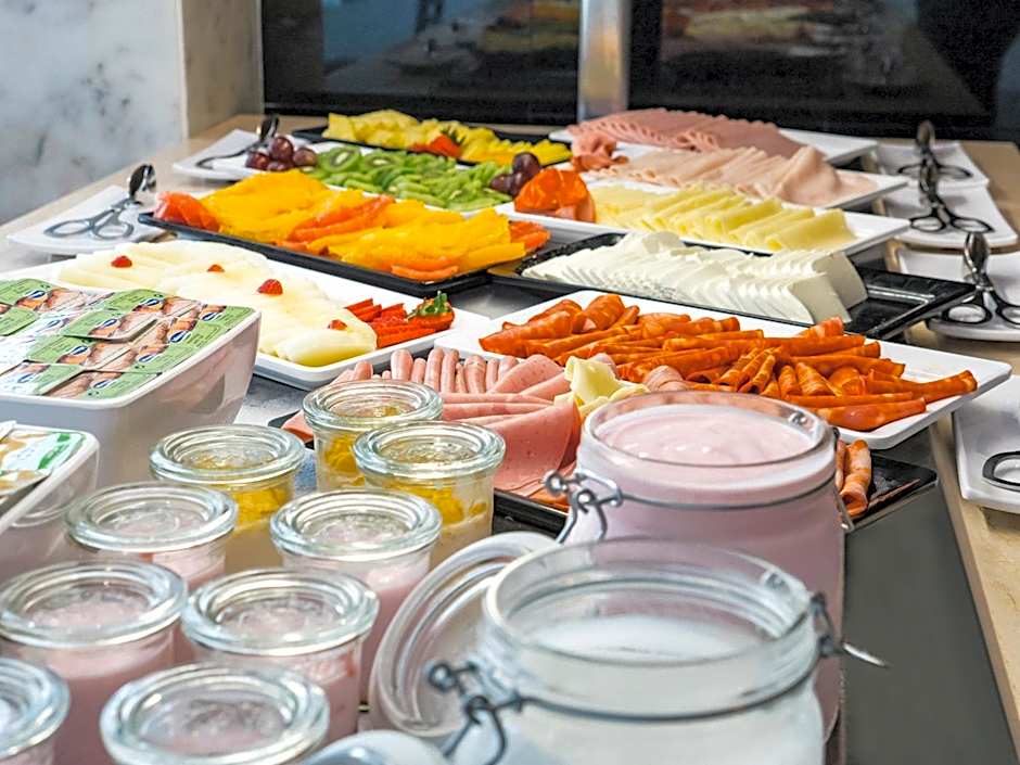 Topazio Vibe Beach Hotel & Apartments