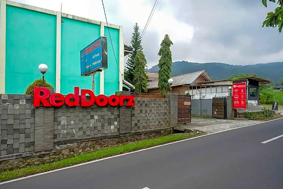 RedDoorz near Lokawisata Baturaden