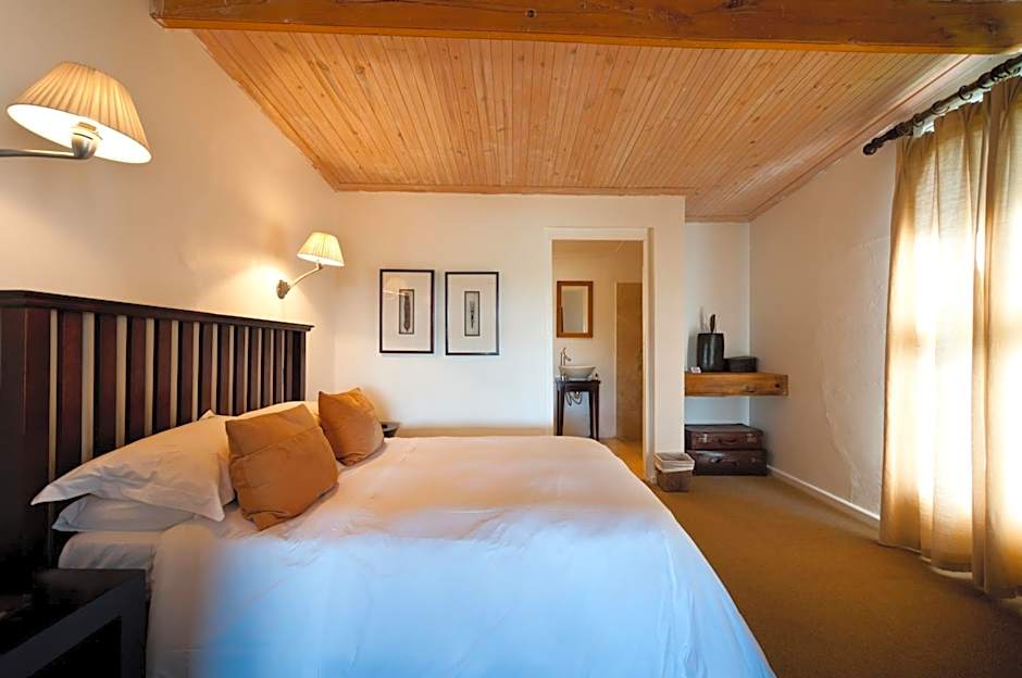 Leeuwenbosch Shearers Lodge - Amakhala Game Reserve