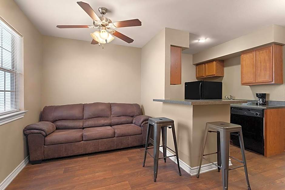 Eagle's Den Suites Carrizo Springs a Travelodge by Wyndham