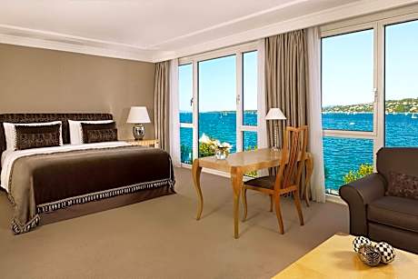 Crown Suite, 1 Bedroom Larger Suite, 1 King, Lake view