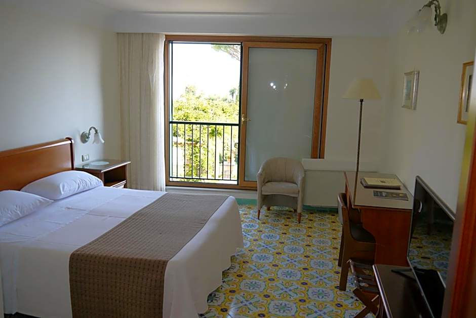 Photo 1 of 20 of Superior, Sea View