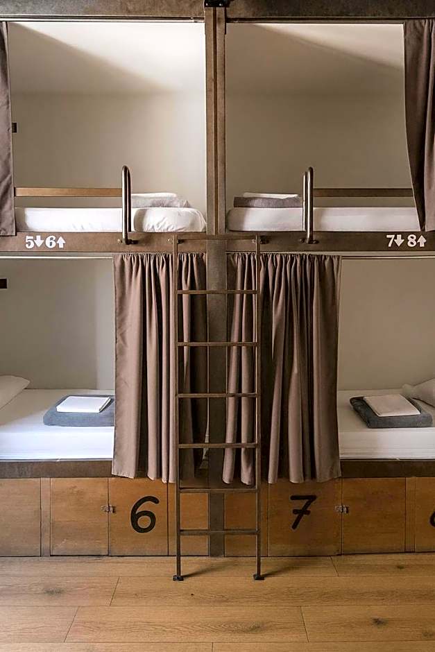 Black Swan Hostel Sevilla