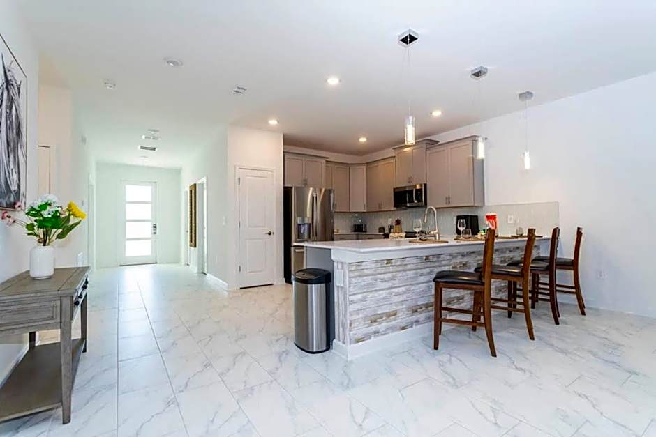 Super nice and spacious 9BDR home