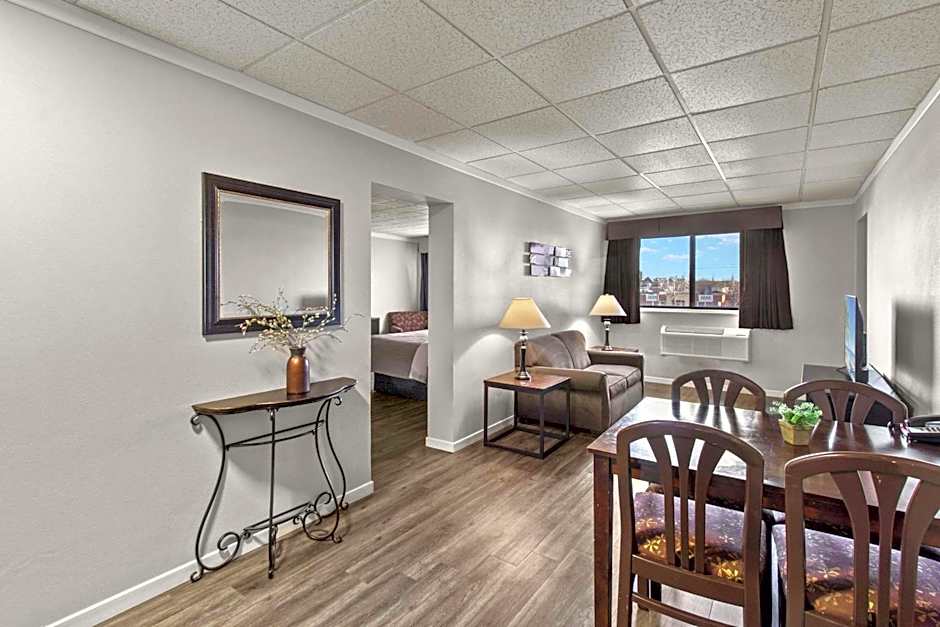Quality Inn & Suites Downtown