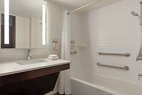 King Room - Mobility Access/Hearing Accessible