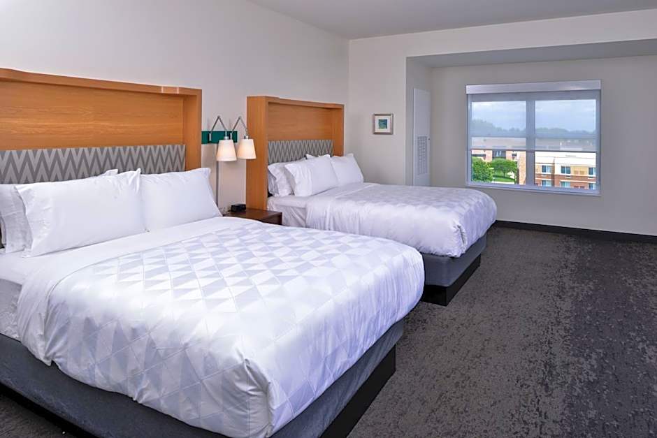 Holiday Inn & Suites Farmington Hills - Detroit NW, an IHG Hotel By IHG