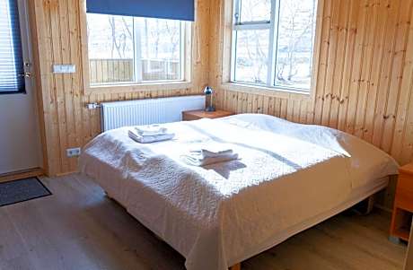 Bungalow, Garden View