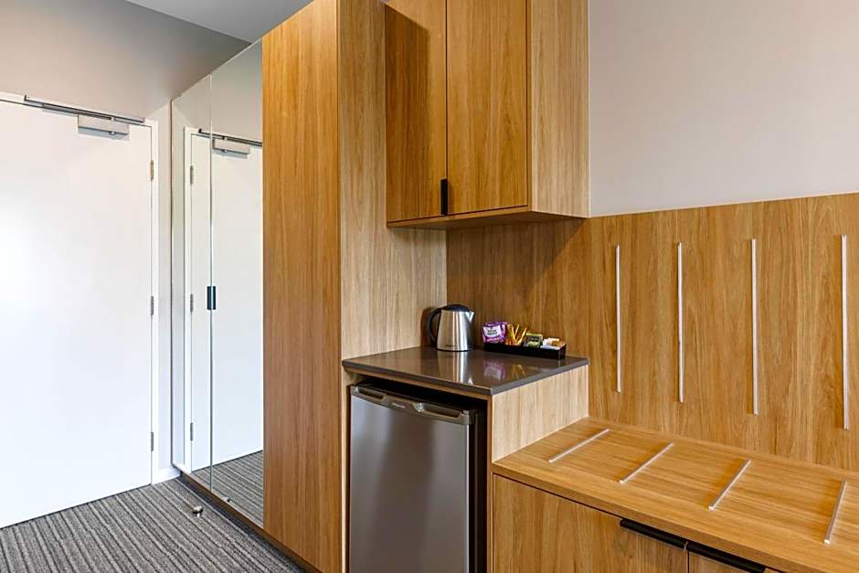 Best Western Plus North Lakes Hotel