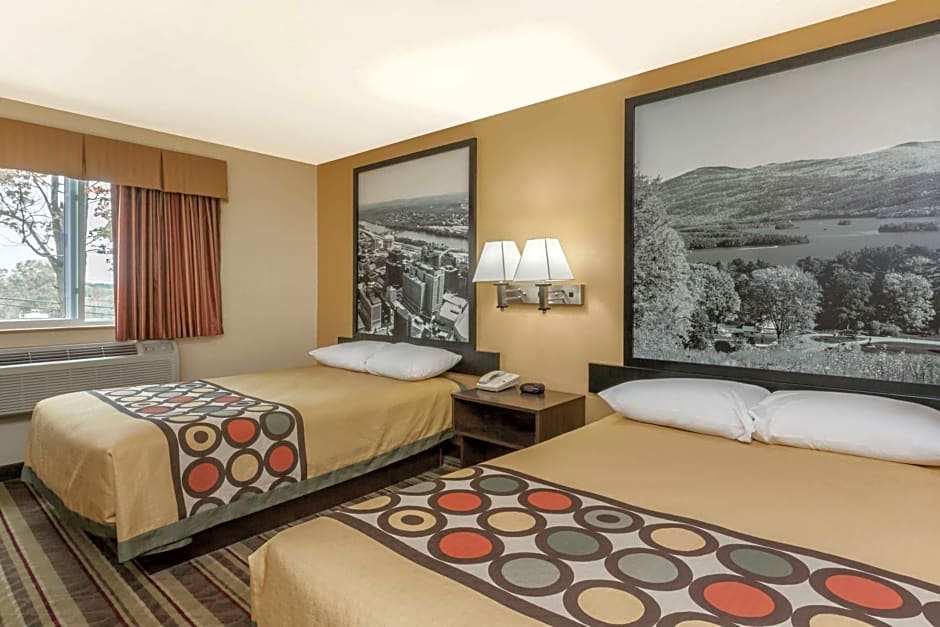 Super 8 by Wyndham Latham - Albany Airport