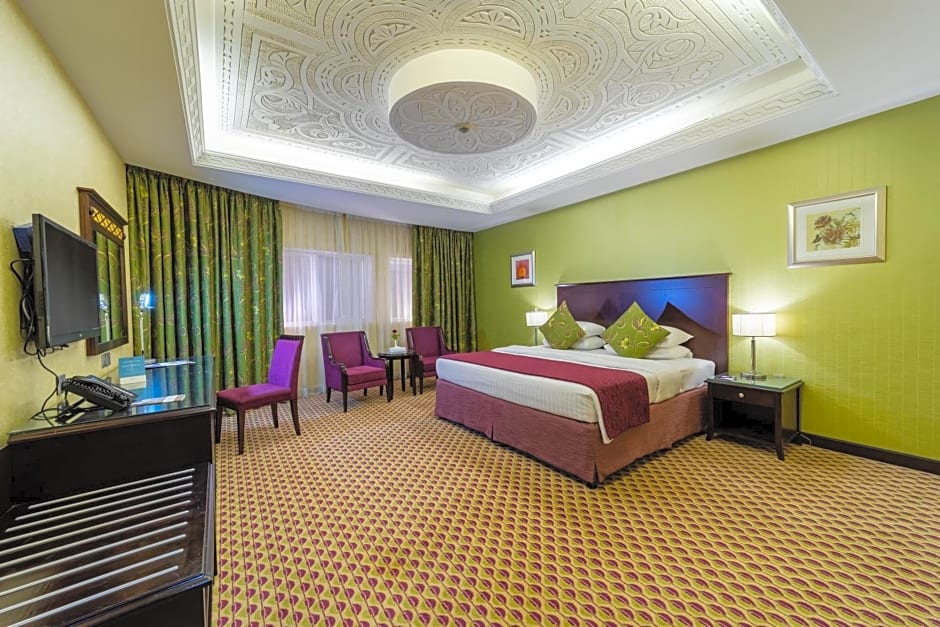 Photo 1 of 6 of Royal Suite with Two Bedrooms - Spa Bath