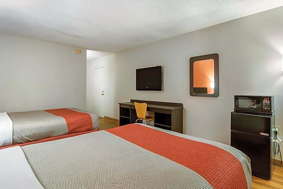 Motel 6-New Stanton, PA