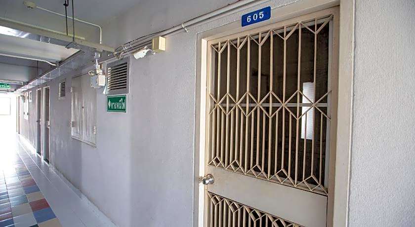 D haus Ngamwongwan Residence