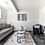 Stunning Modern Suite - King Bed - Free Parking & Netflix - Fast Wi-Fi - Long Stays Welcome