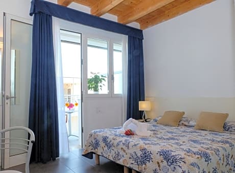 Superior Double or Twin Room with Partial Sea View