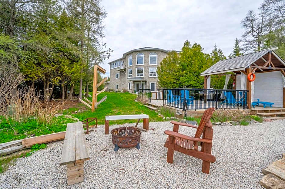 Stunning waterfront w spa dog run